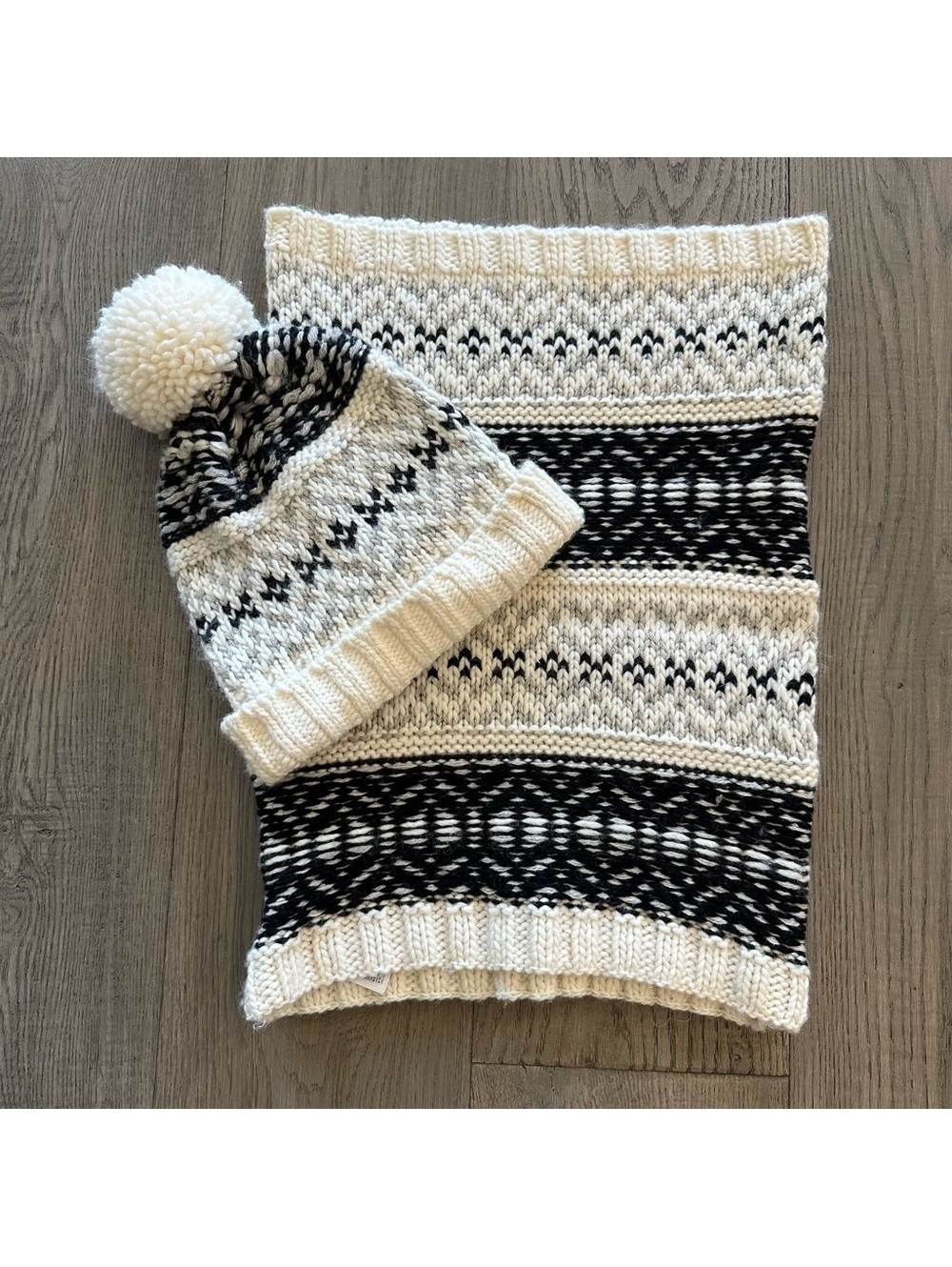 GAP Fair Isle Knit Beanie & Neck Warmer Set Black Cream